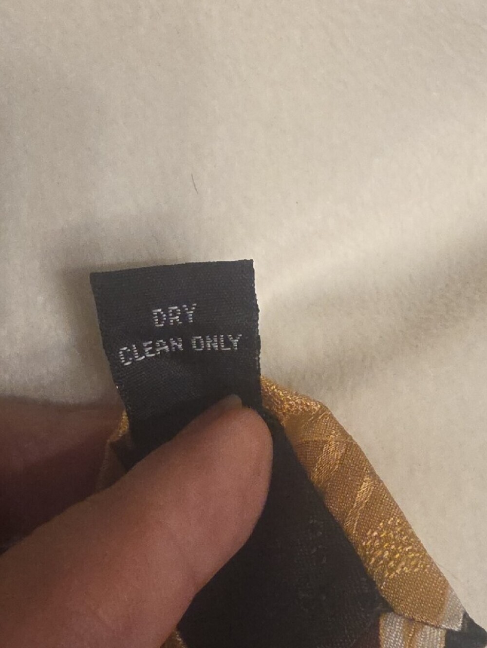 Dino bassi Hand Made Men's Black & Gold Geometric Silk Tie 4 Inches Wide - Picture 7 of 14